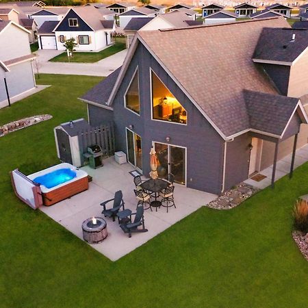 Boho Bungalow On The Pond W/ Hot Tub Arnolds Park Exterior photo