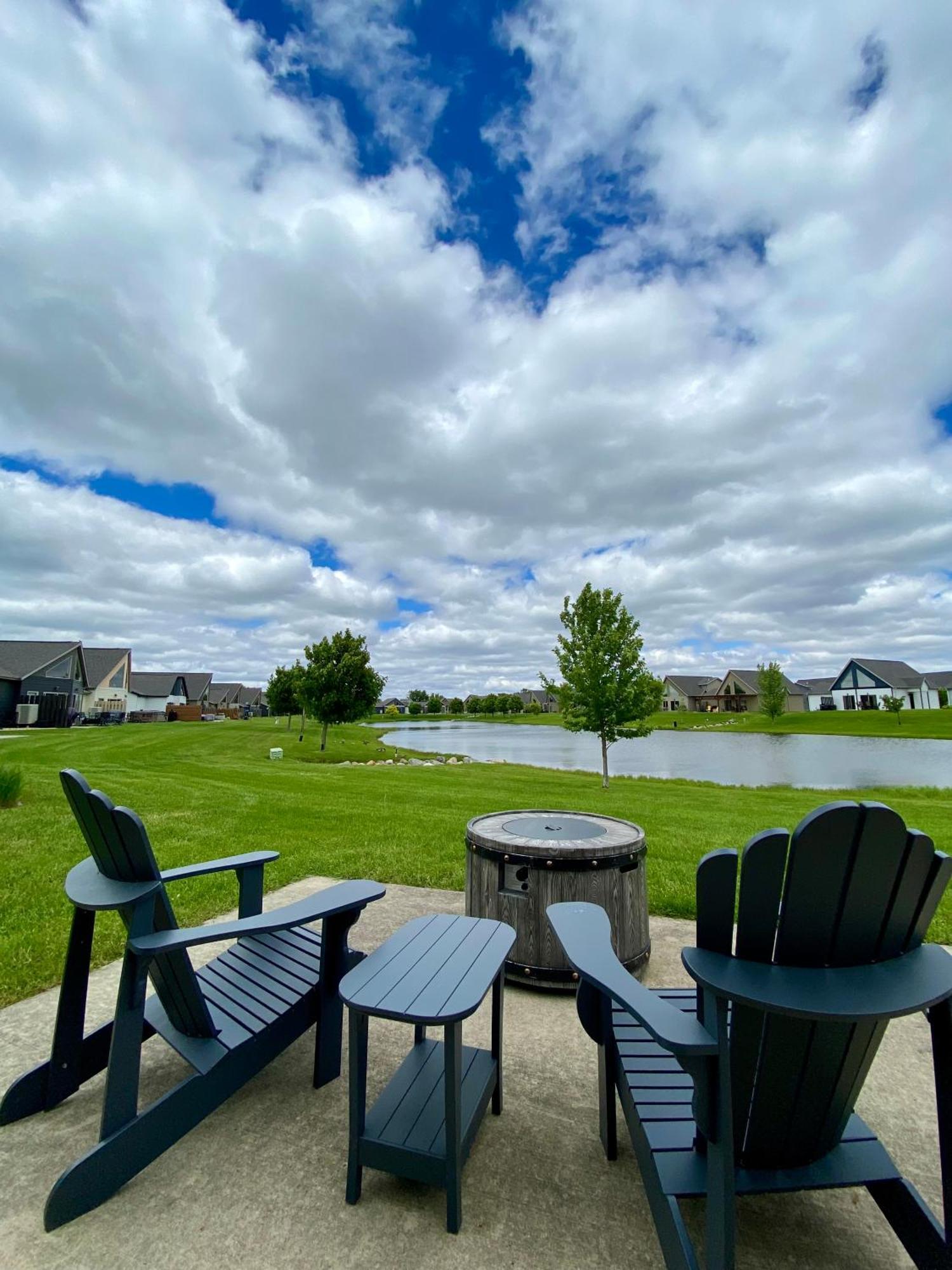 Boho Bungalow On The Pond W/ Hot Tub Arnolds Park Exterior photo