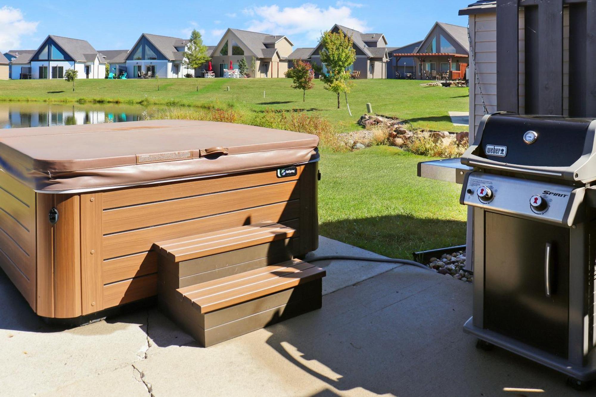 Boho Bungalow On The Pond W/ Hot Tub Arnolds Park Exterior photo
