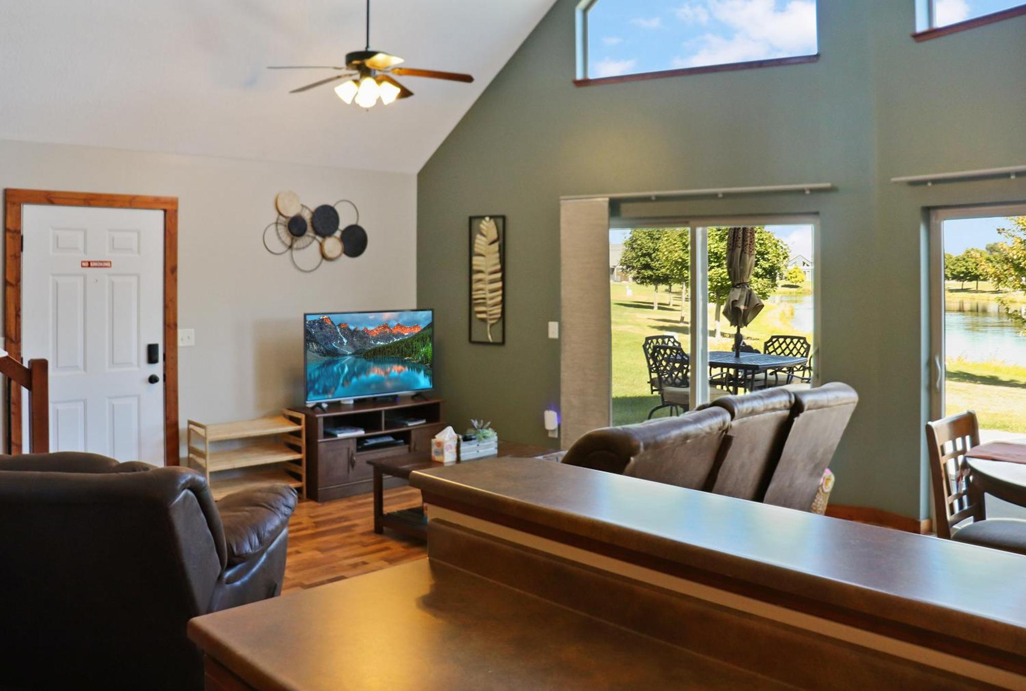 Boho Bungalow On The Pond W/ Hot Tub Arnolds Park Exterior photo