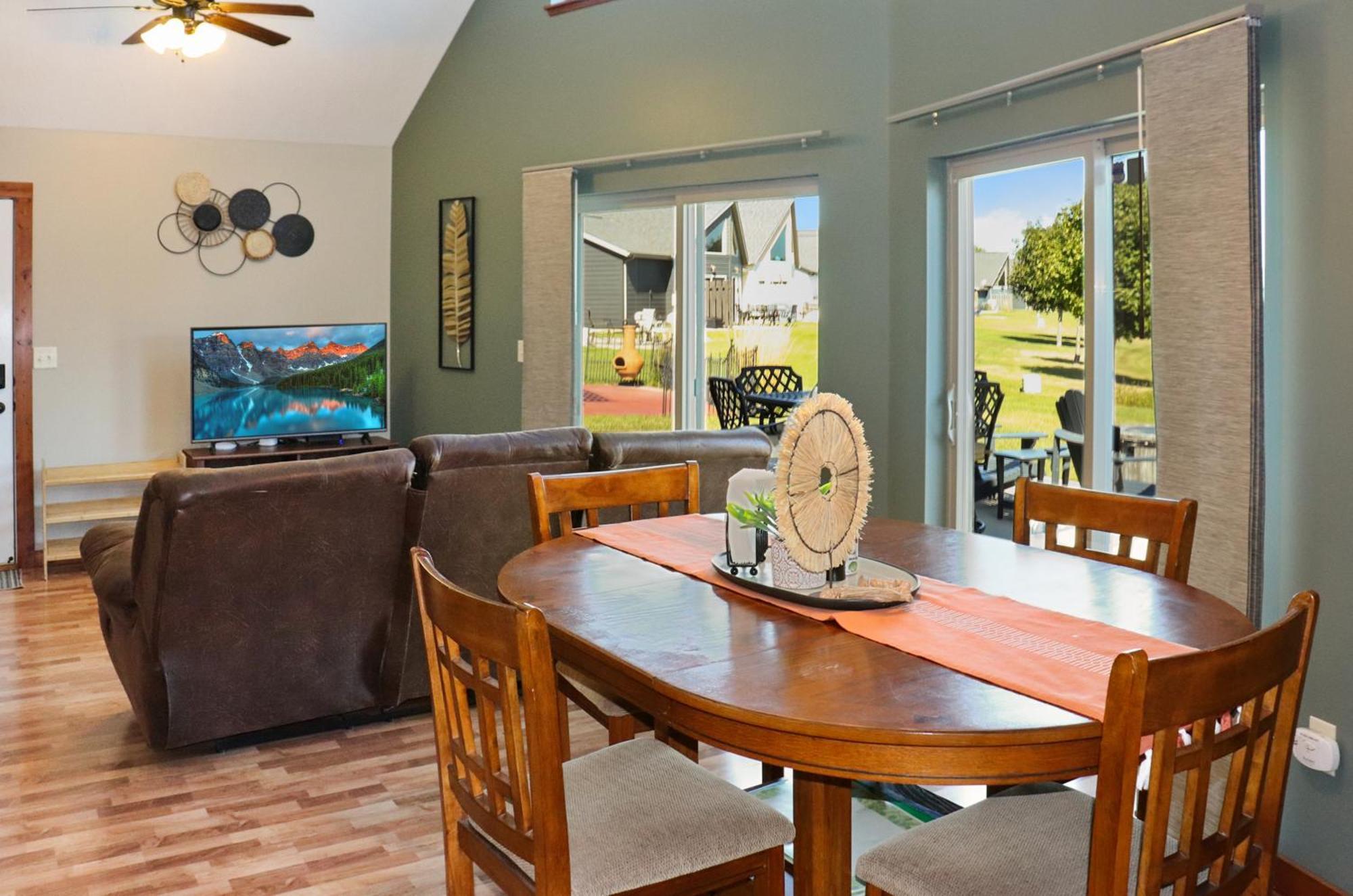 Boho Bungalow On The Pond W/ Hot Tub Arnolds Park Exterior photo